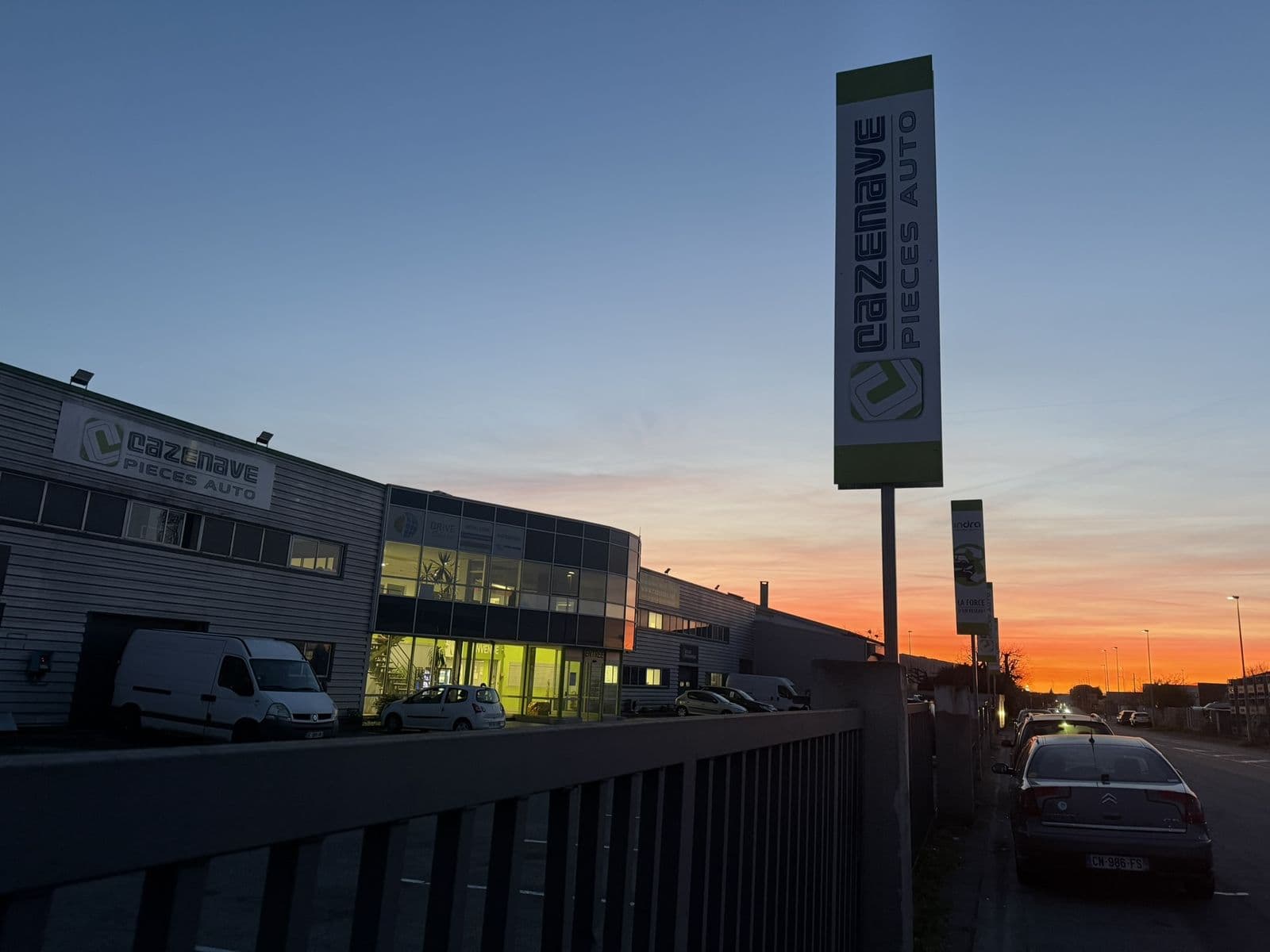 Façade du centre au coucher du soleil