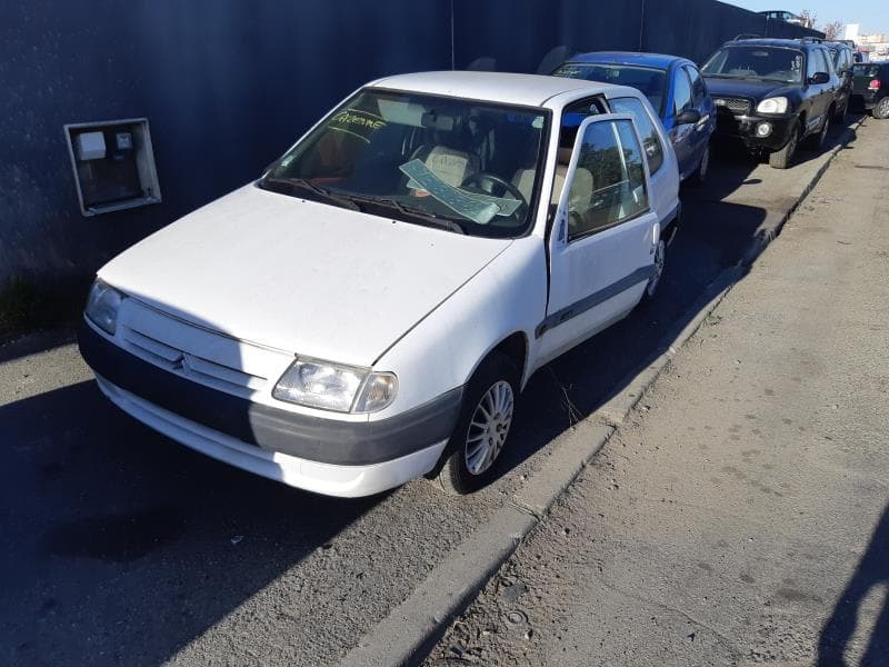 Feu arriere principal droit (feux) Citroen Saxo · photo 1
