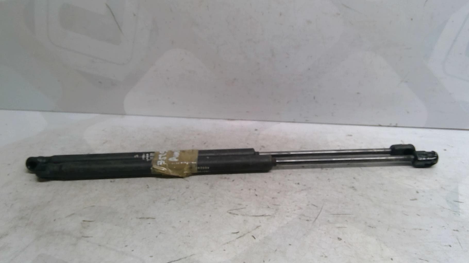 Verin de coffre Fiat Punto 2 · photo 1