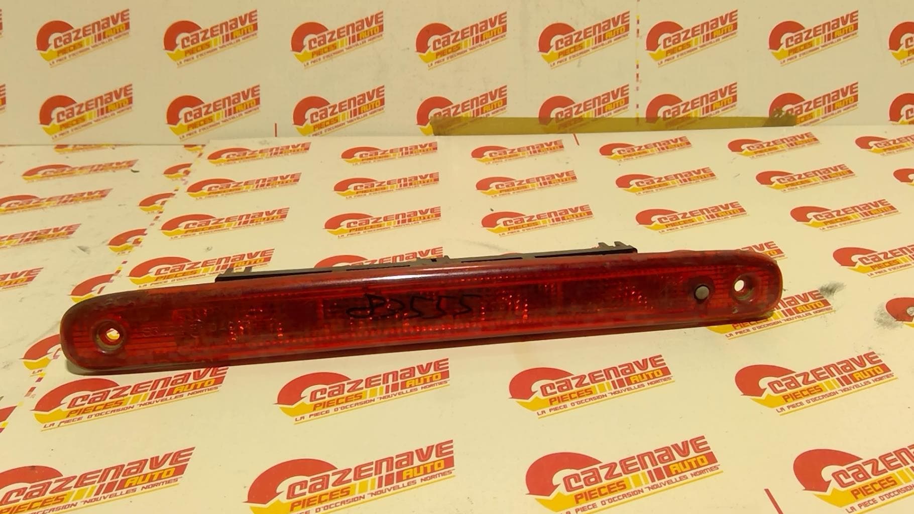 Feu arriere stop central Peugeot 107 · photo 1