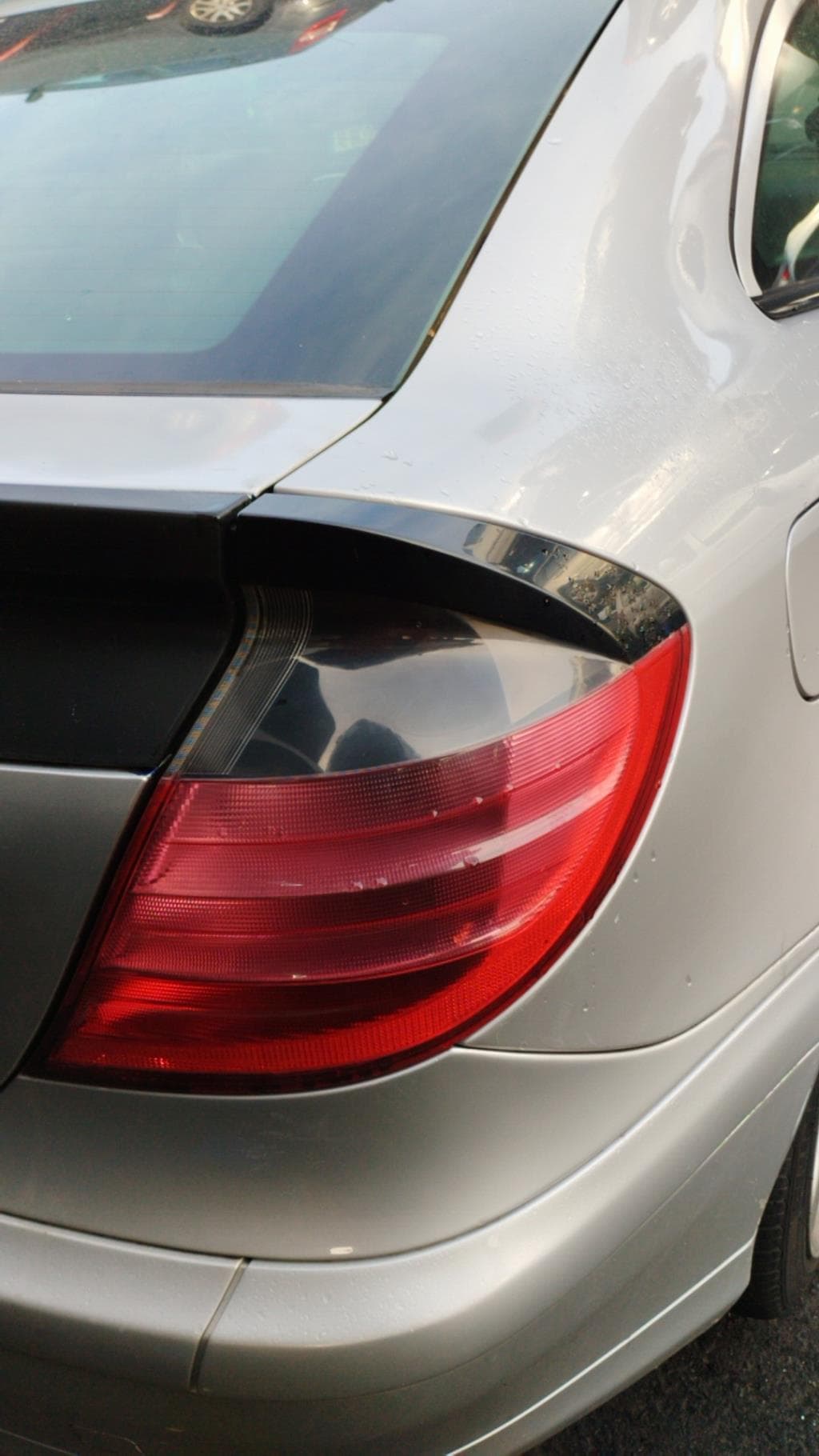 Feu arriere principal droit (feux) Mercedes Classe C 203 Coupe Sport · photo 1