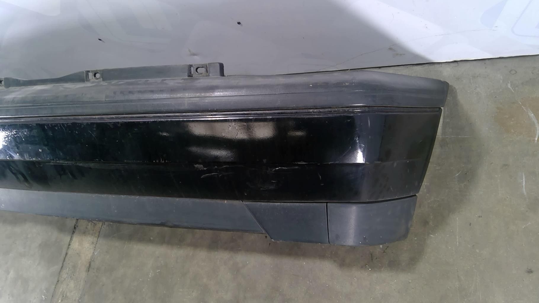 Pare choc arriere Volkswagen Golf 3 · photo 1