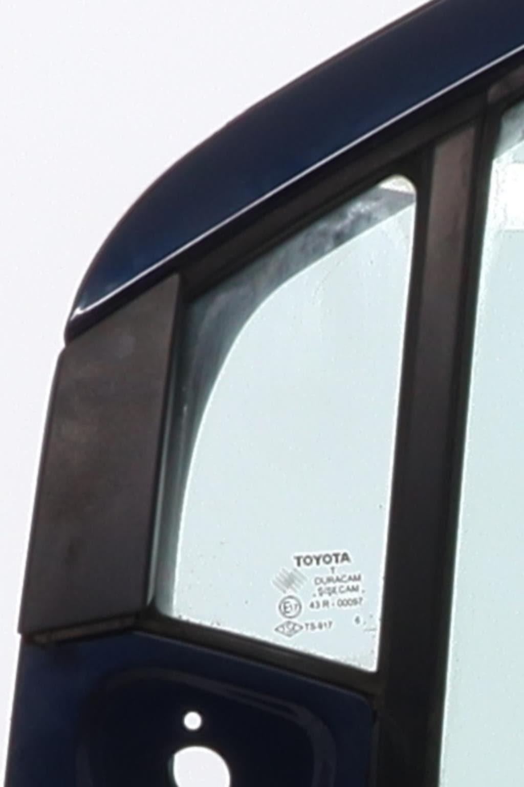 Custode avant gauche (porte) Toyota Yaris 2 · photo 1