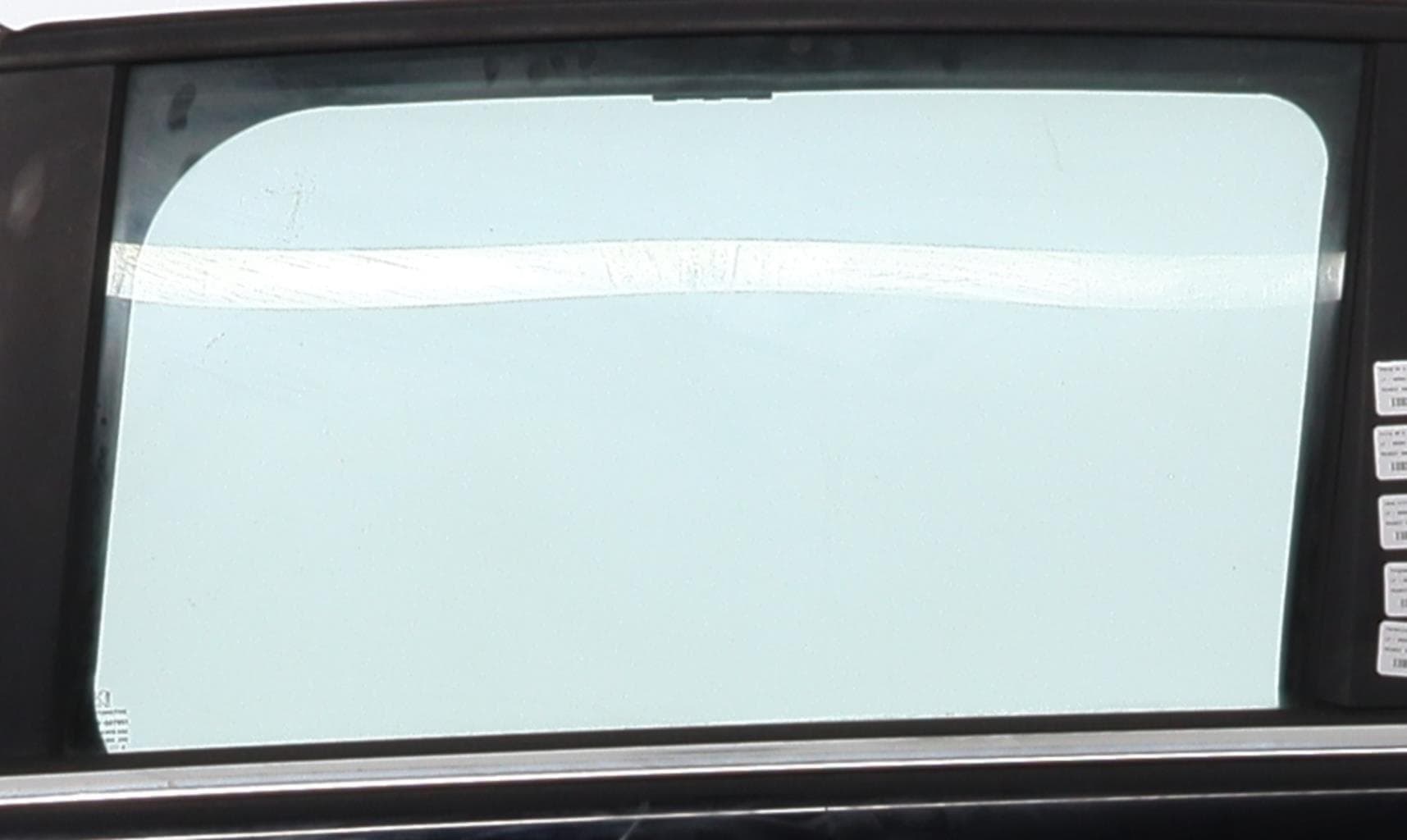 Vitre arriere gauche Peugeot 5008 1 · photo 1