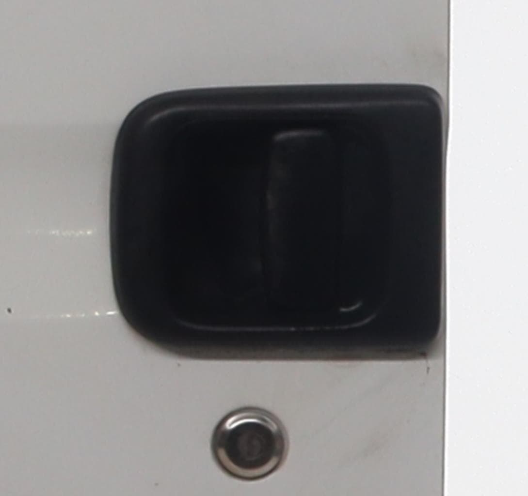 Poignee porte avant gauche Renault Master 2 · photo 1