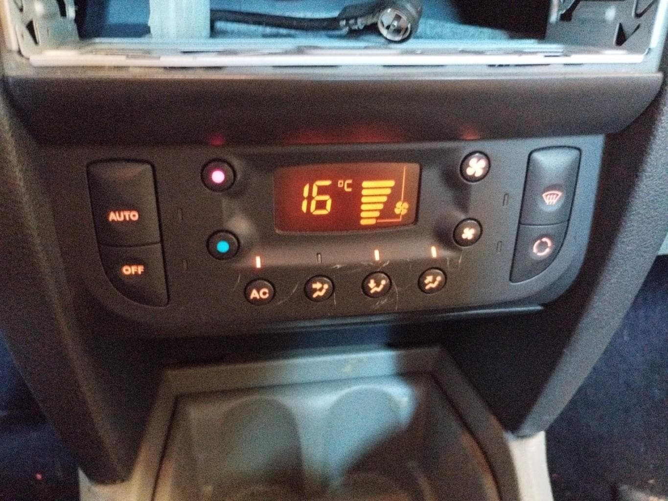 Commande chauffage Renault Clio 2 · photo 1