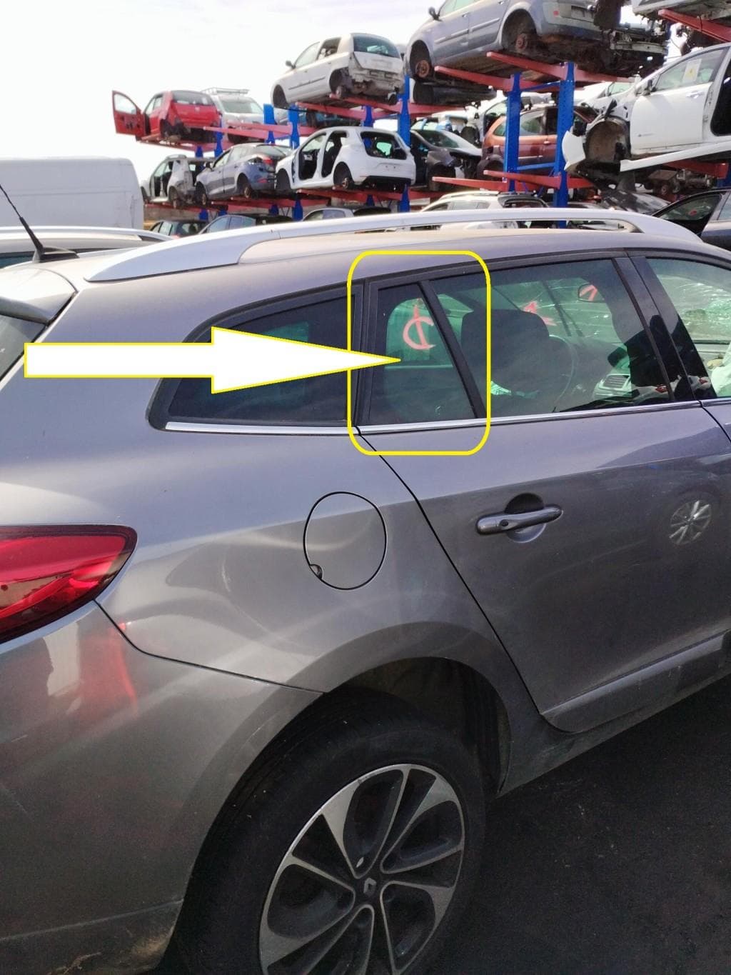 Custode arriere droit (porte) Renault Megane 3 · photo 1