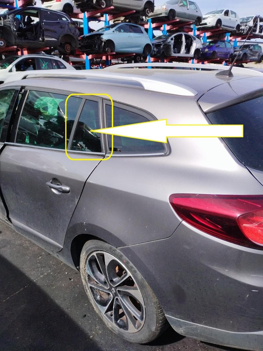Custode arriere gauche (porte) Renault Megane 3 · photo 1