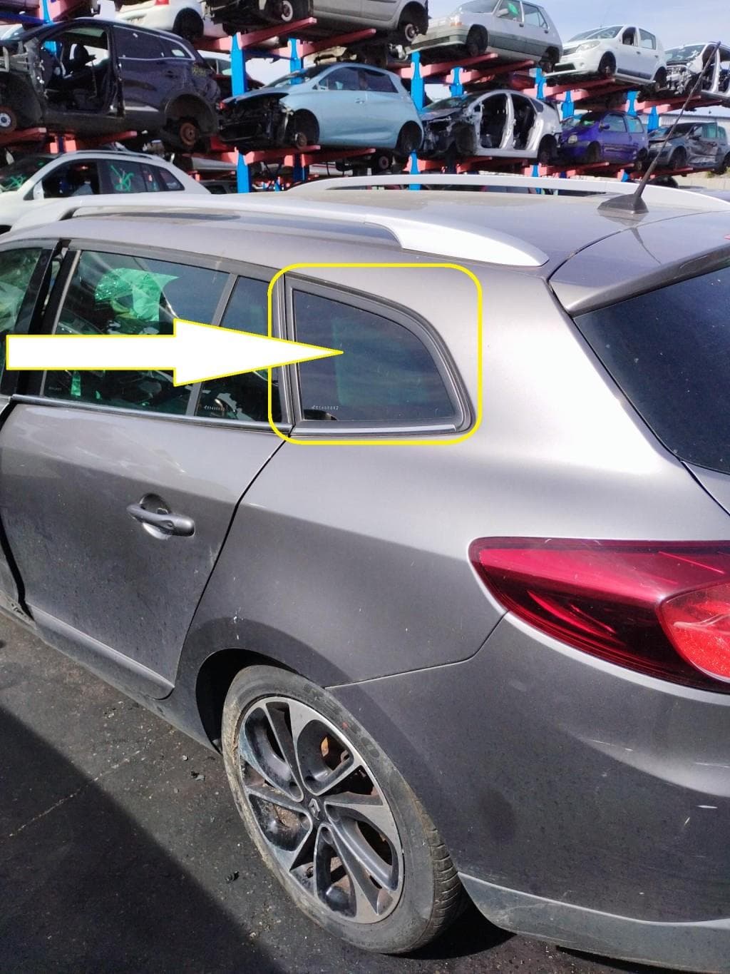 Custode arriere gauche Renault Megane 3 · photo 1