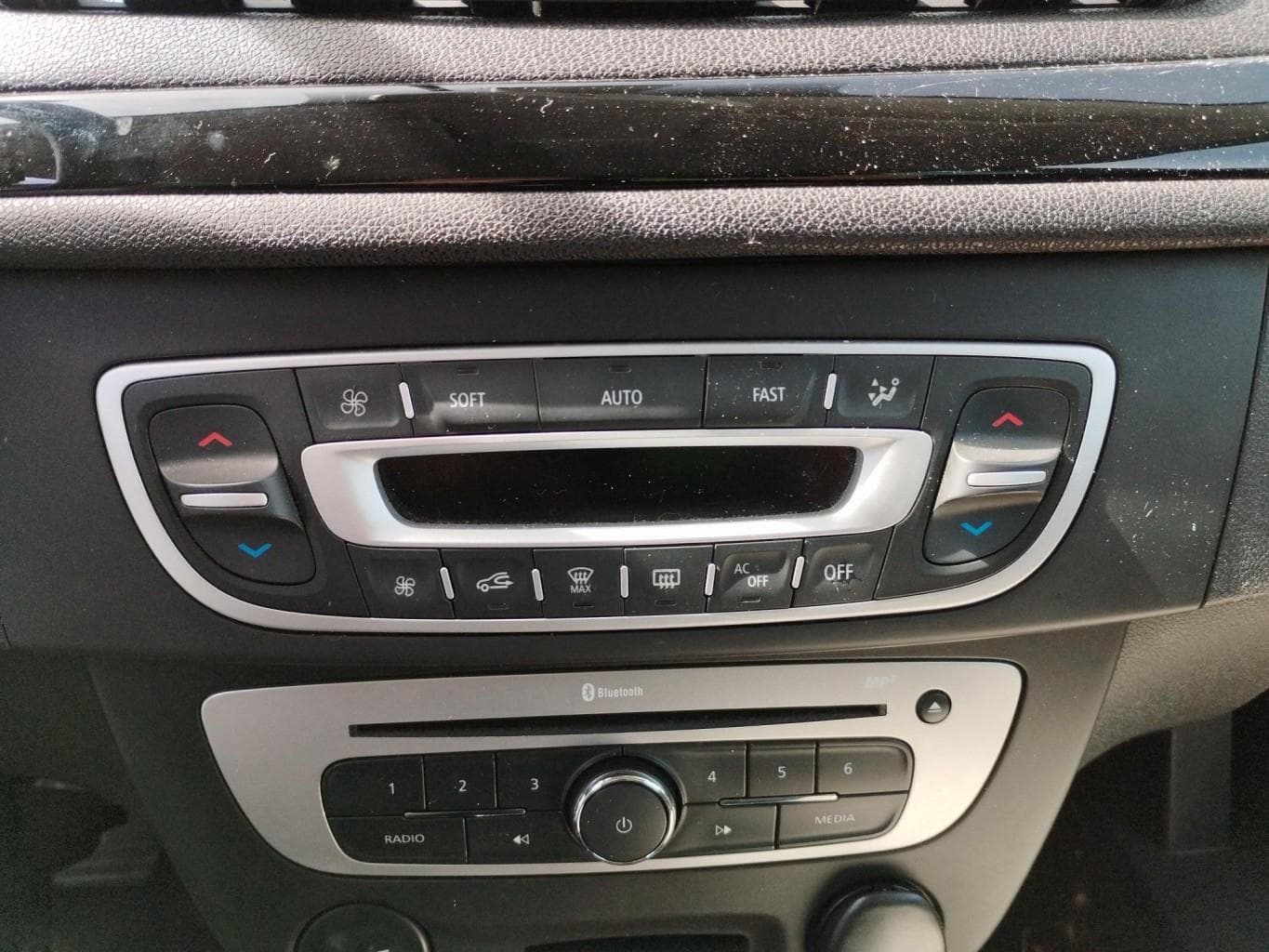 Commande chauffage Renault Megane 3 · photo 1