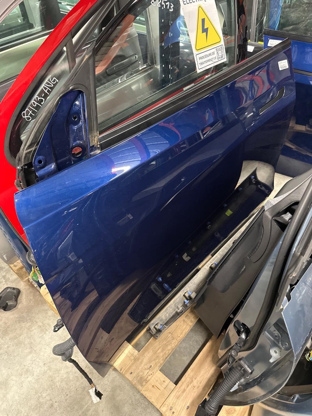 Porte avant gauche Tesla Model Y 5yjy 1 · photo 1