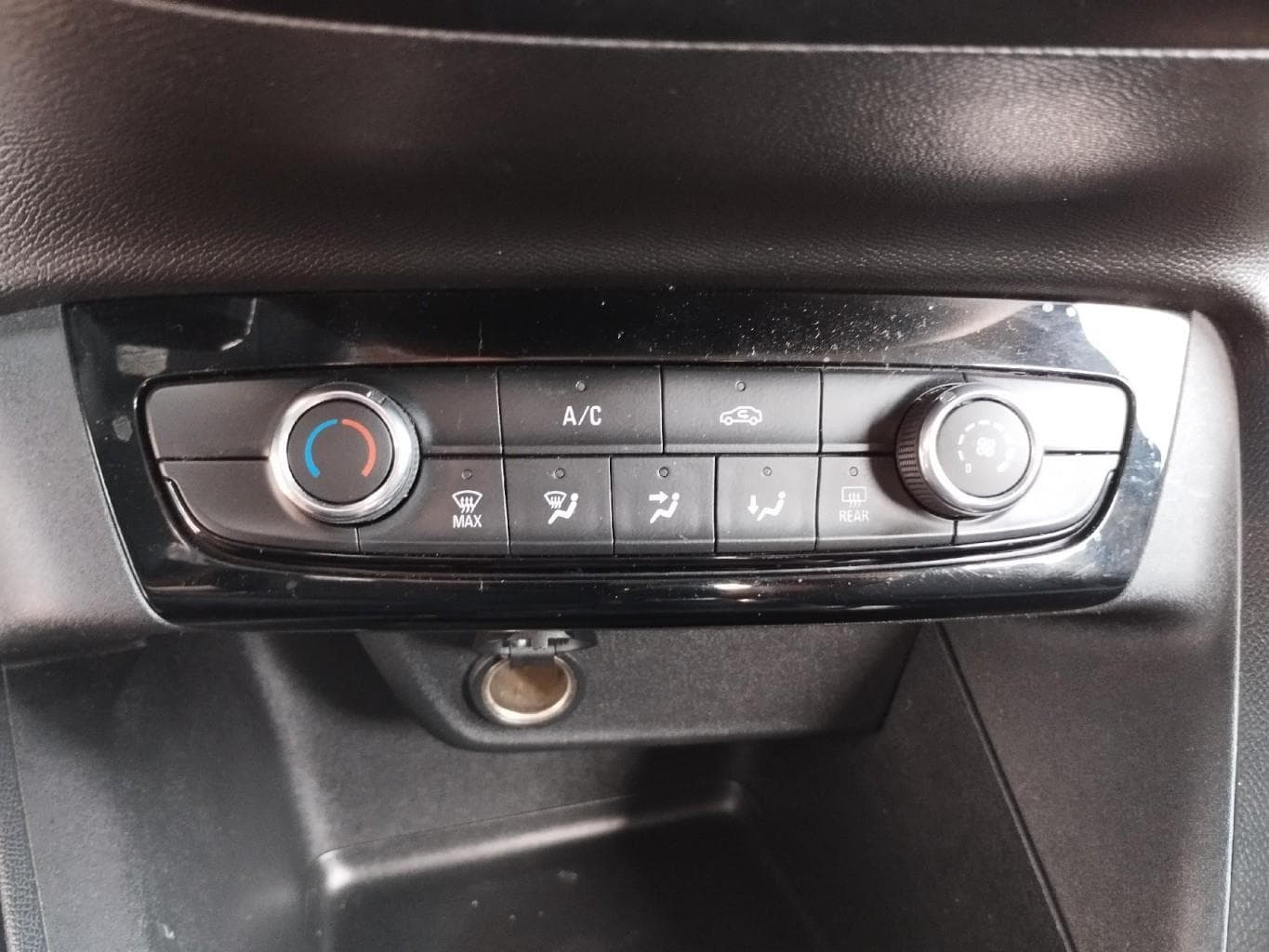 Commande chauffage Opel Corsa F · photo 1