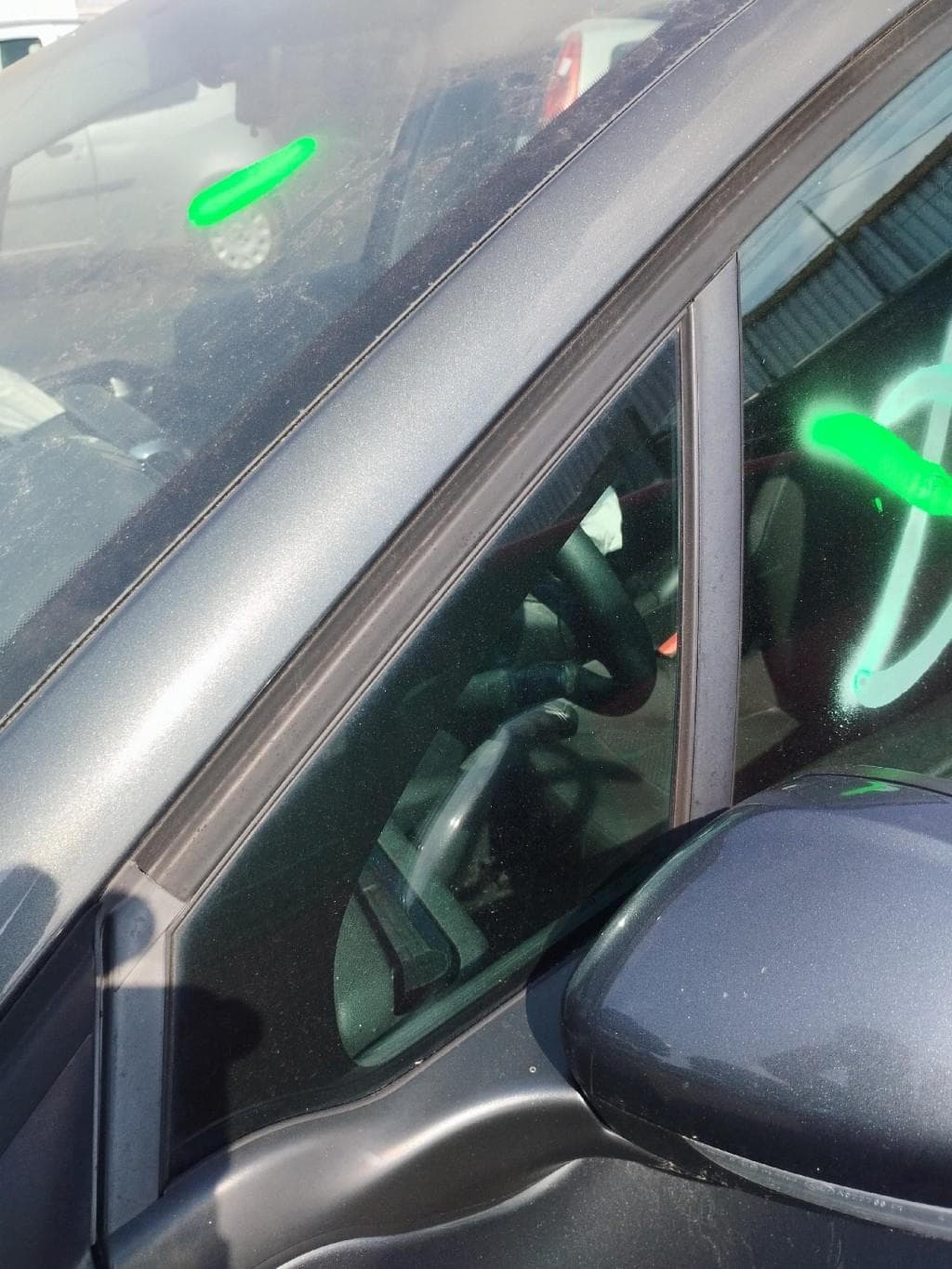 Custode avant gauche (porte) Peugeot 208 1 · photo 1