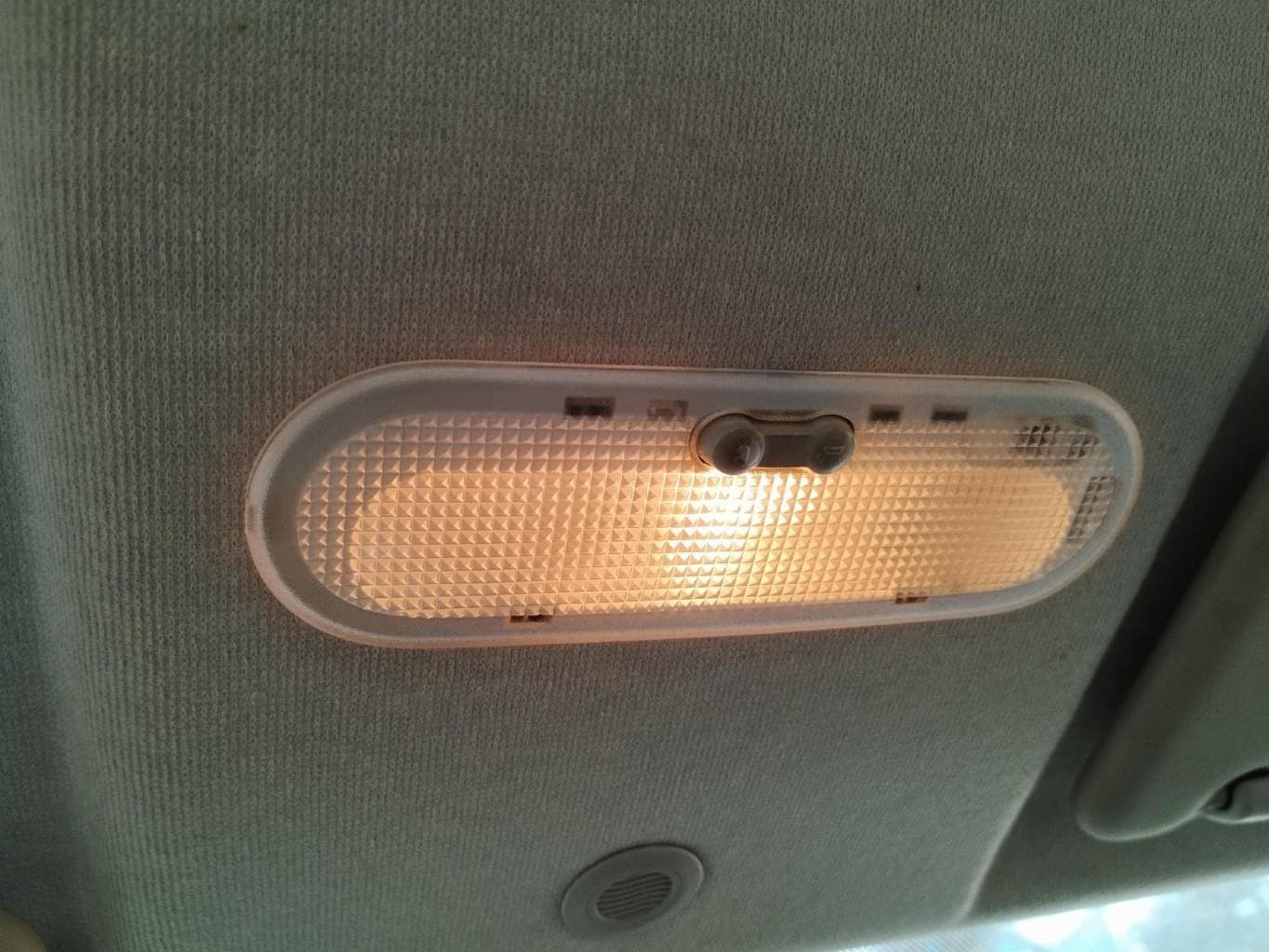Eclairage de plafonnier Dacia Sandero 2 · photo 1