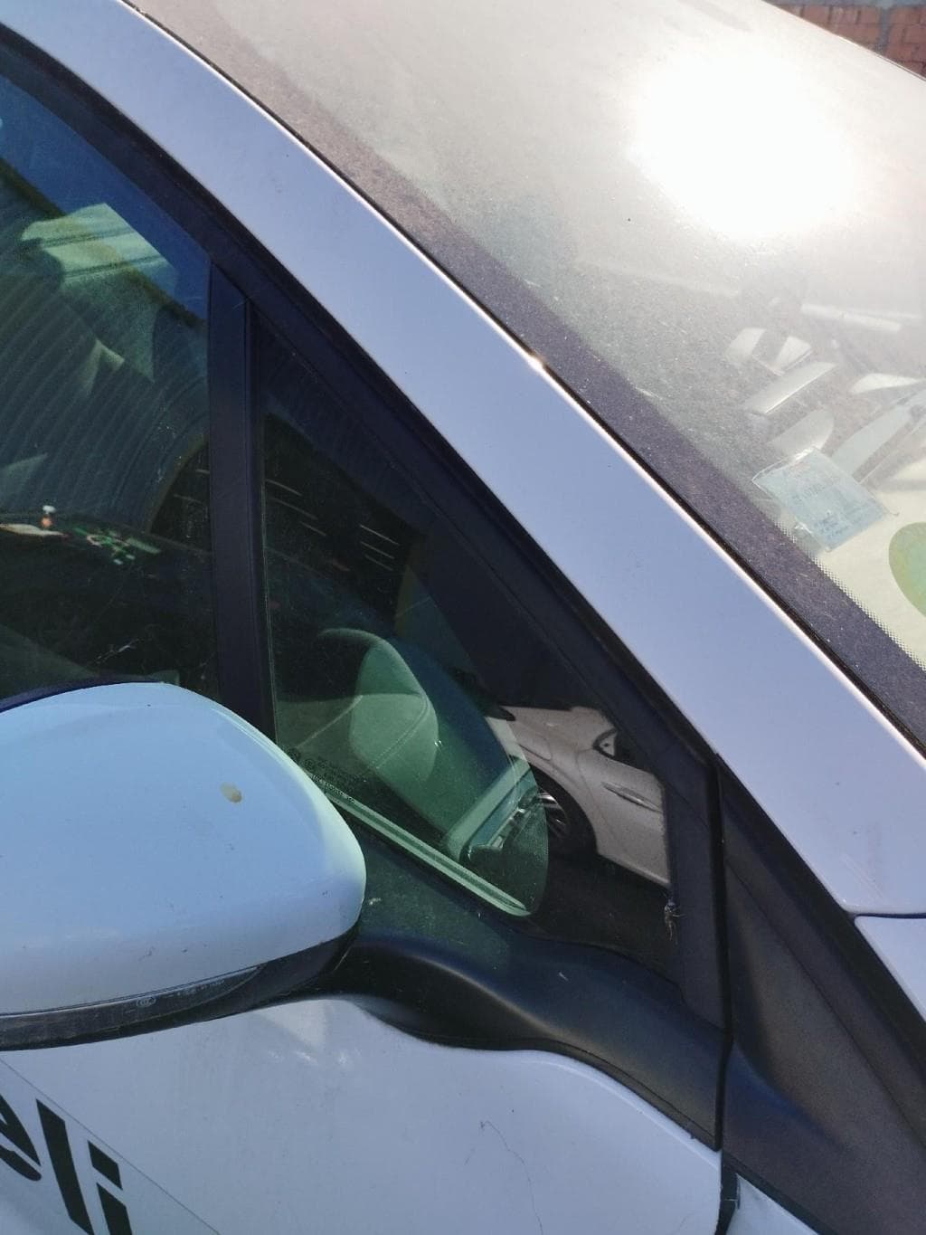 Custode avant droit (porte) Peugeot 208 1 · photo 1
