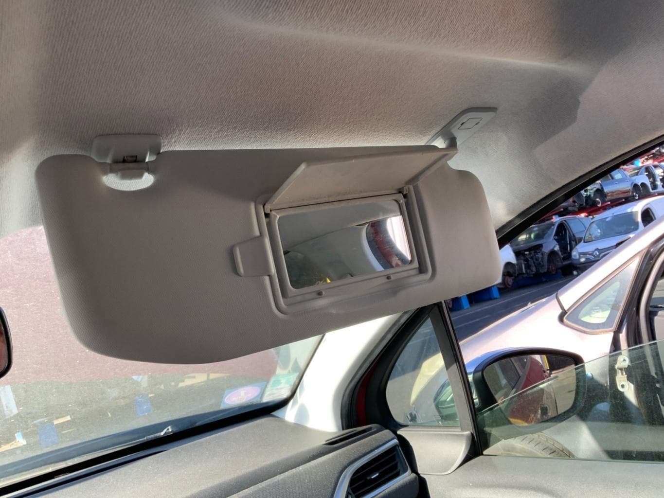 Pare soleil droit Peugeot 208 1 · photo 1