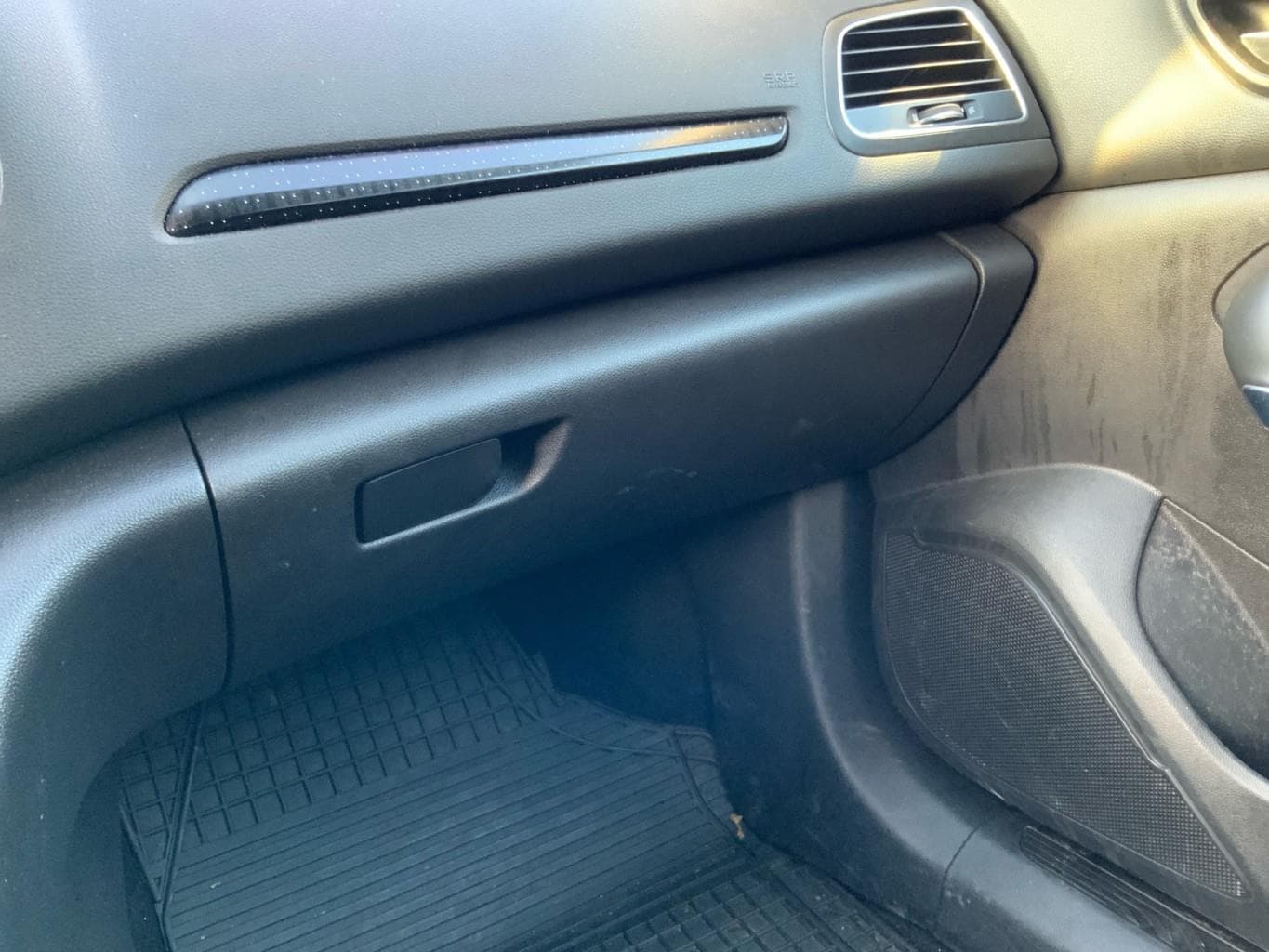Boite a gants Renault Megane 4 · photo 1