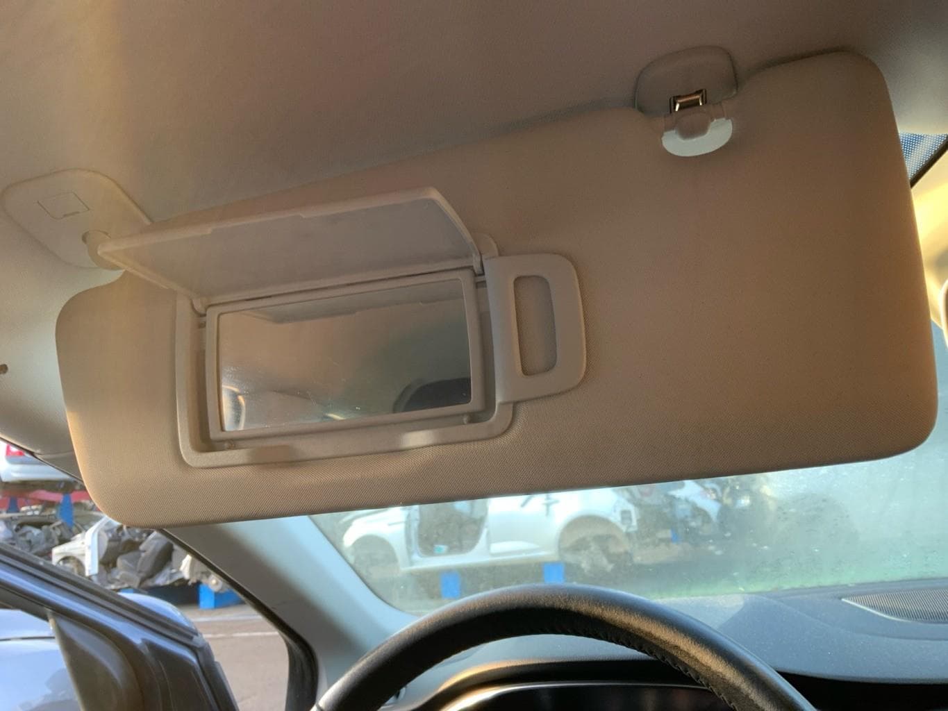 Pare soleil gauche Renault Megane 4 · photo 1