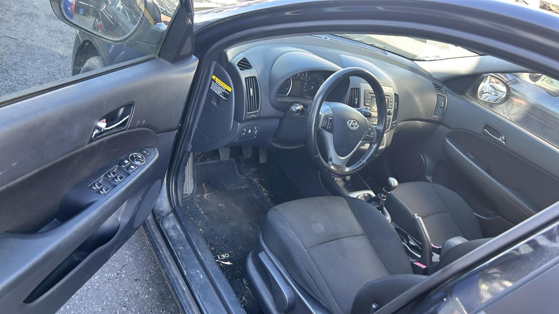 Leve vitre electrique arriere gauche Hyundai I 30 1 · photo 1