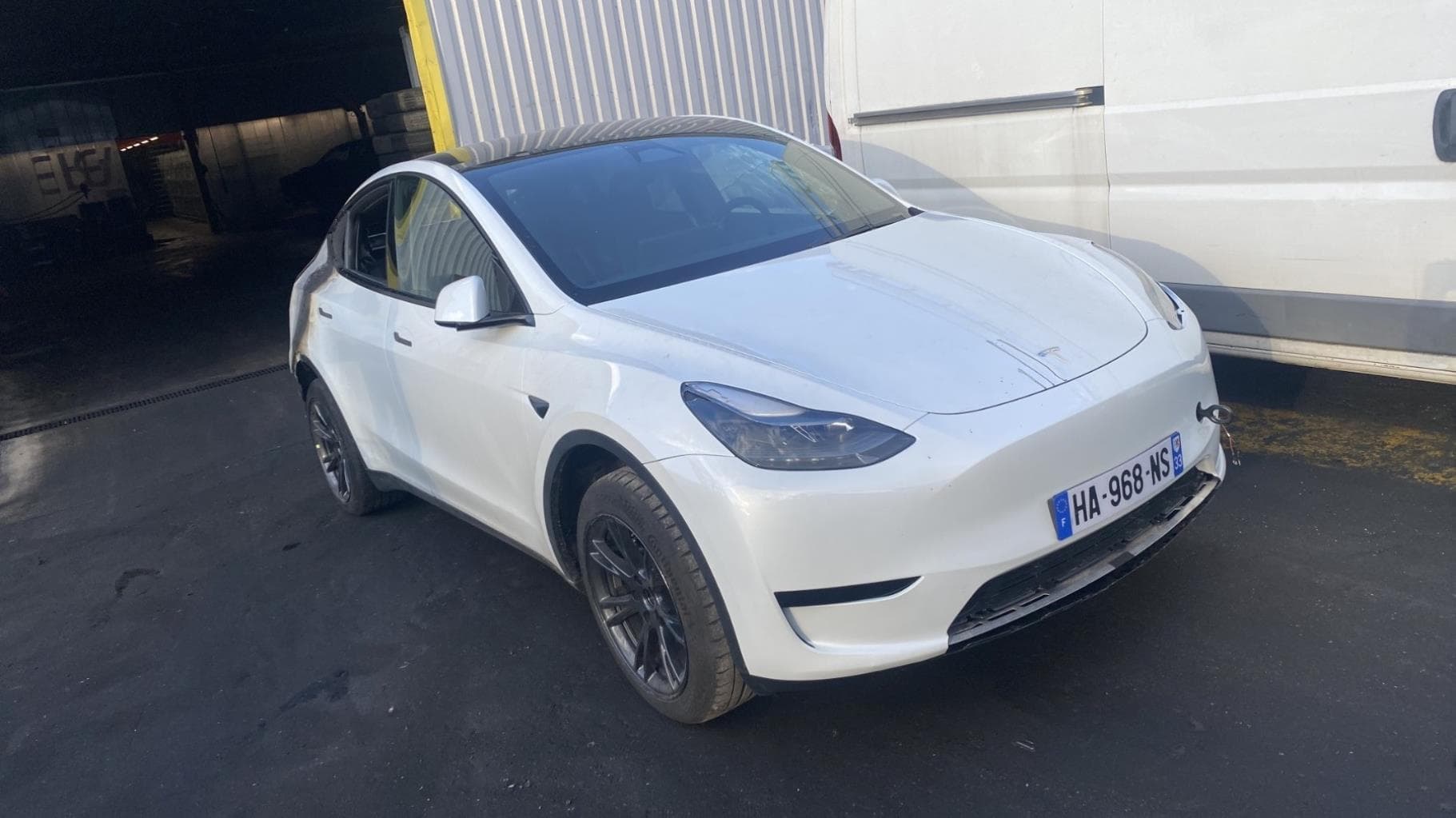 Vitre arriere gauche Tesla Model Y · photo 1