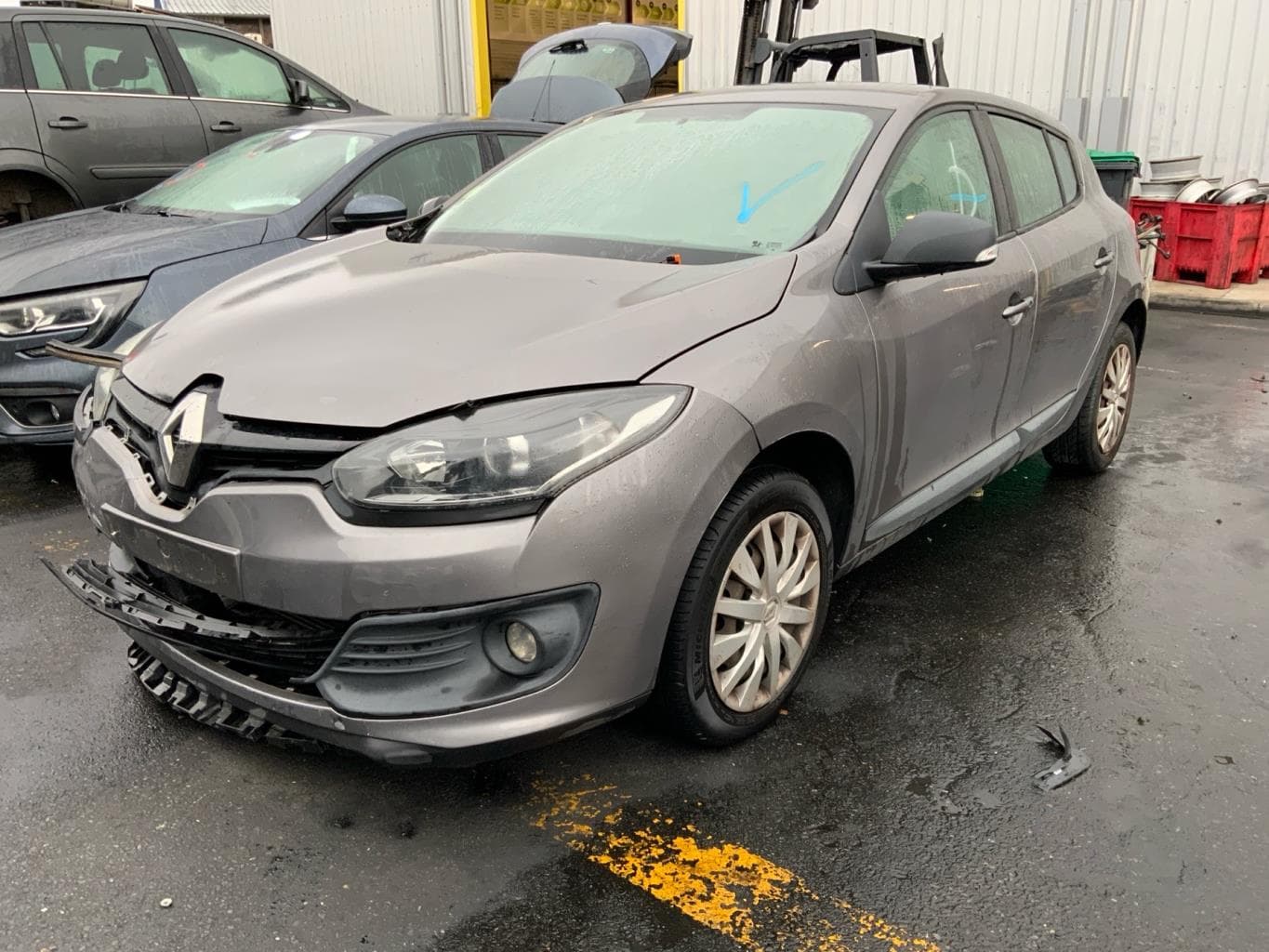 Capot Renault Megane 3 · photo 1